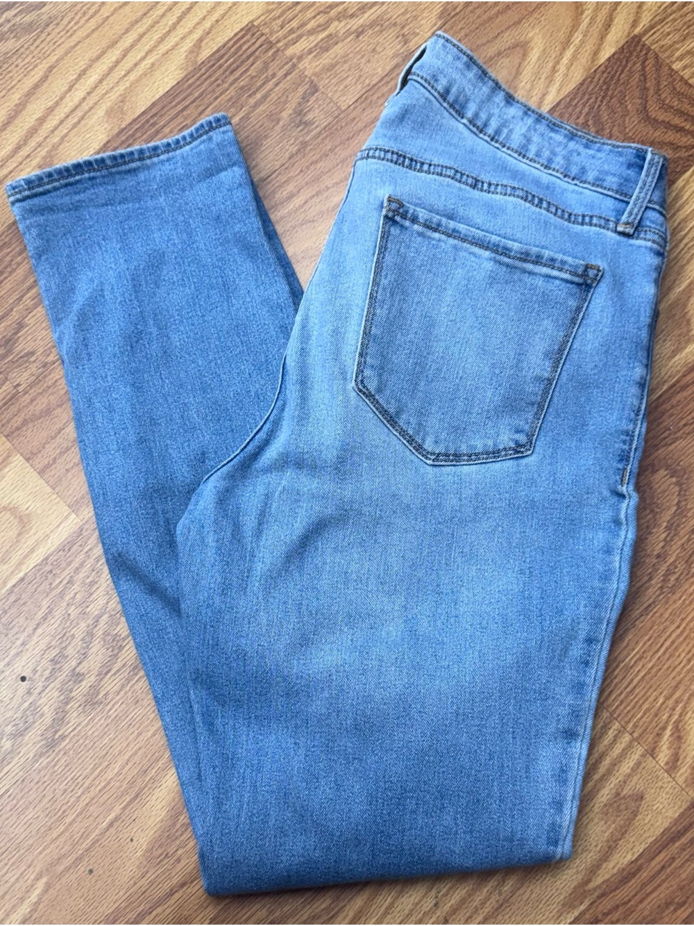Woman’s Old Navy Light Wash Blue Denim Jeans High-Rise WOW Straight Size 12 Long